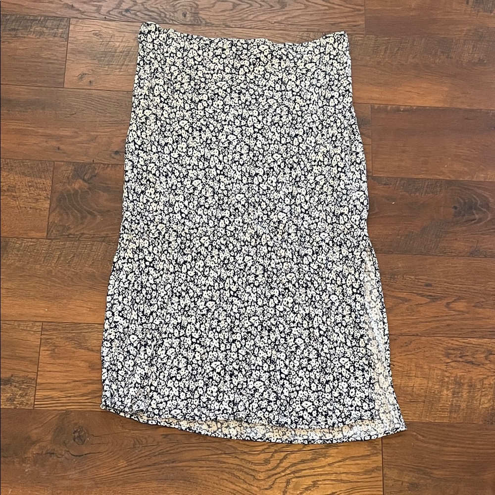 Old Navy Floral Navy and White Women's Skirt